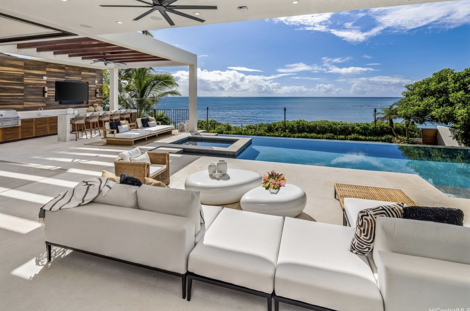 How the rich afford to buy luxury homes they barely use - Home with a nice pool in Honolulu